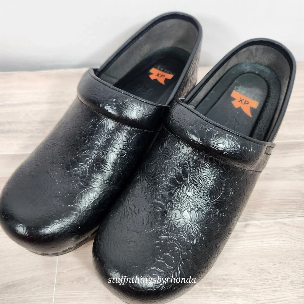 Dansko Black Tooled Leather Floral Professional Stapled Clogs EU 38 US 7.5-8 - Picture 2 of 13